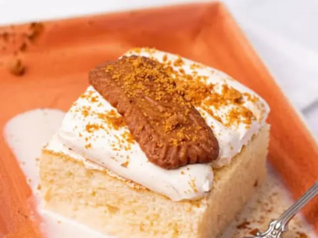 Lotus Biscoff Milk Cake