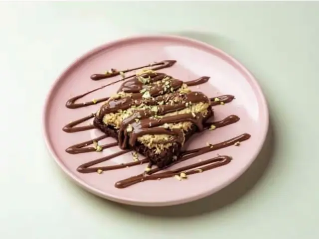 Pistachio Hazelnut Brownie Kunafa