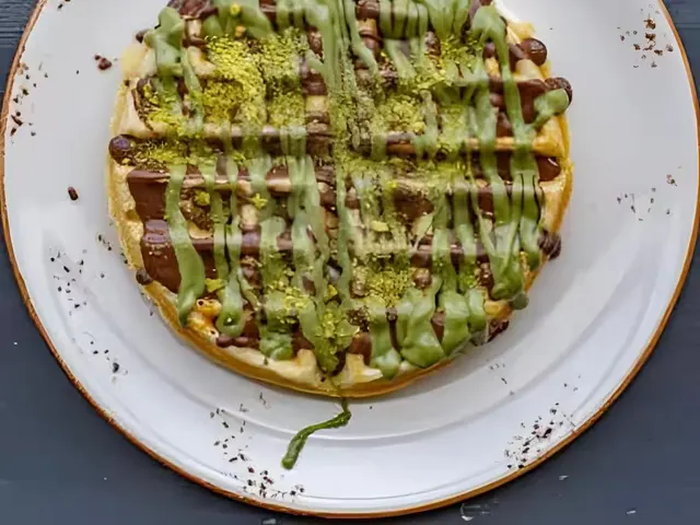 Pistachio Kunafa Crunchy Waffle