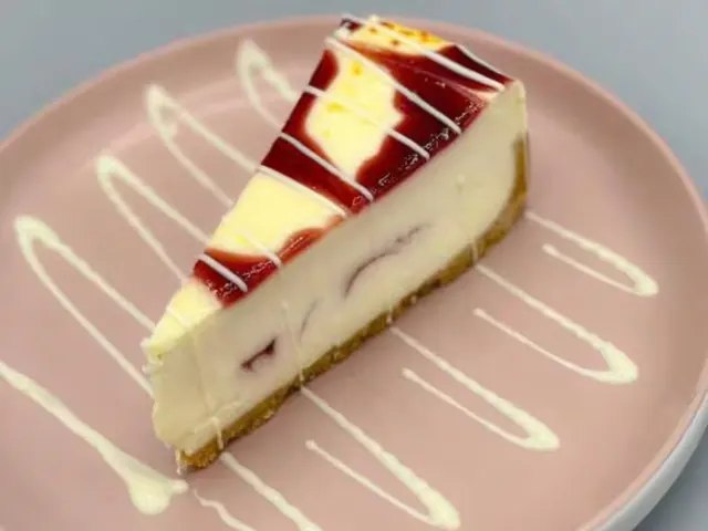 Raspberry White Chocolate Cheesecake